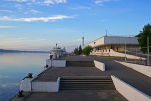 야로슬라블 강 항구(1985), 후기 소련 모더니즘의 한 예