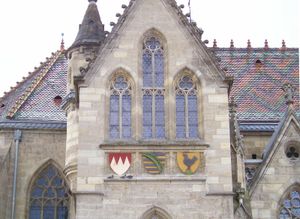 프랑켄 쟁기는 어떤 지역이 프랑켄에 속하는지 나타내는 지표로 사용될 수 있다. 여기: 남튀링겐 마이닝겐 시립 교회의 성구실. 프랑켄 쟁기는 왼쪽에 보인다.