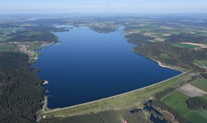 그로서 브롬바흐제의 댐에서 서쪽을 바라본 항공 사진