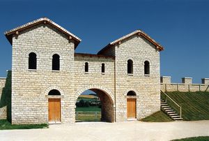 비리키아나의 포르타 데쿠마나 1990년 복제품