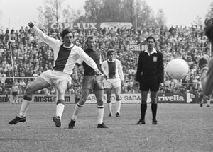 아약스 활약 시절의 크라위프