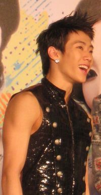 박재범이 2PM 멤버로 활동하던 당시의 모습