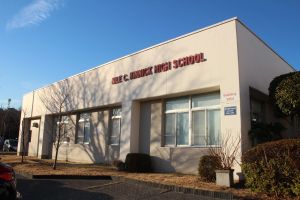 나일 C. 키닉 고등학교(Nile C. Kinnick High School)