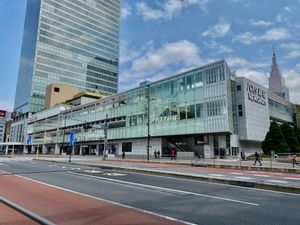 “버스타 신주쿠”와 일체화되어 있는 고슈가도 개찰구 (2020년 4월)