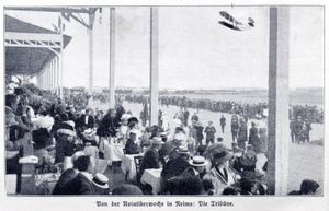 1909년 랭스 항공 주간. 루이 블레리오의 영국 해협 횡단 한 달 후 열려 주목받았다.