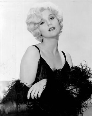 1965년 영화 《할로우》에서 린리의 진 할로우 분장