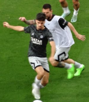 2022년 8월 파리 생제르맹에서 몸을 푸는 비티냐