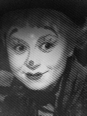 광대 젤소미나로 분장한 줄리에타 마시나의 얼굴.