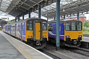 체스터 역의 노던 철도 열차 2량