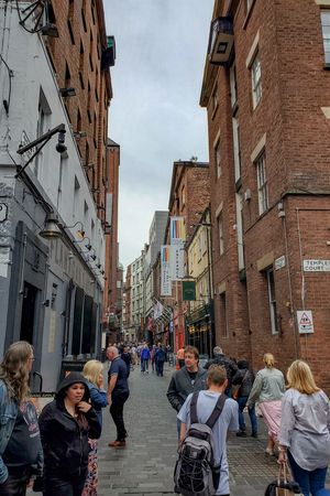 매슈 스트리트는 비틀즈와 관련된 많은 관광 명소 중 하나이며, 카번 클럽과 리버풀 명예의 전당이 있는 곳이다.