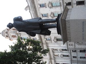 당시 영국 외무장관이었던 헨리 존 템플, 팜스턴 경(Lord Palmerston)은 그의 세입자 약 2,000명을 퇴거시켰다.