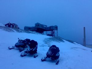 스발바르 제도에서 스노모빌은 중요한 교통 수단이다.