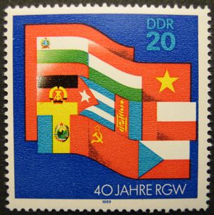 코메콘 기념 우표. 정식 가입 10개국의 국기가 그려져 있다.