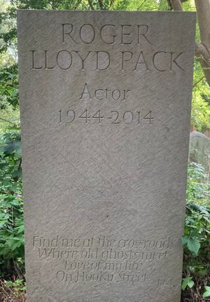 하이게이트 묘지에 있는 로저 로이드팩의 묘