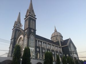 수더우멋(Thủ Dầu Một) 시내의 푸쿠엉 대성당(Phú Cường Cathedral)