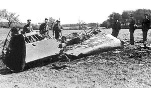 헤스의 Bf 110 잔해. 워터풋 근처 플로어스 농장에 추락