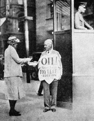 업턴 싱클레어가 보스턴에서 자신의 책 『오일!』(1927)의 "무화과 잎 판"을 판매하는 모습. 이 책은 소설에서 짧게 묘사된 성애 장면 때문에 보스턴의 악명 높은 검열관들의 분노를 샀다.