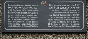 프윌헬리에 있는 플라드 컴리 창당 기념 명판