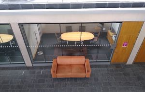 웨일스 의회(Senedd) 건물에 있는 플라이드 컴루(Plaid Cymru) 의원단 사무실