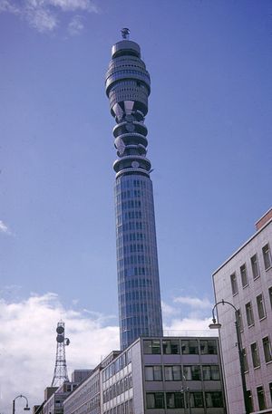 당시 우체국 타워(Post Office Tower)로 알려졌던 BT 타워, 1966년 (건설 직후)