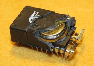 실시간 시계 IC 내부의 리튬 배터리