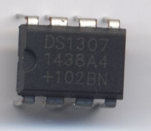 DIP-8 패키지의 달라스 DS1307 RTC 칩