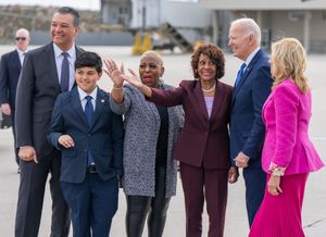 2024년 2월 패디야와 맥신 워터스, 조 바이든 및 질 바이든