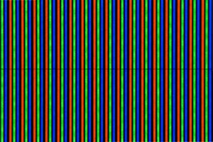 트리니트론(구경격자) 컬러 CRT의 확대 이미지. 가는 수평 지지선이 보입니다.