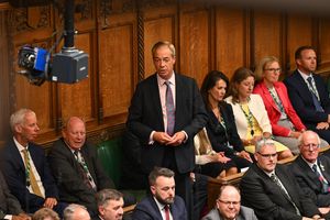 2024년 7월 9일, 하원에서 연설하는 패러지