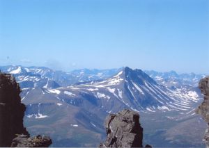 고위도 고지대에 위치한 우랄 산맥 북부는 고산 기후와 황량한 지형을 보인다.
