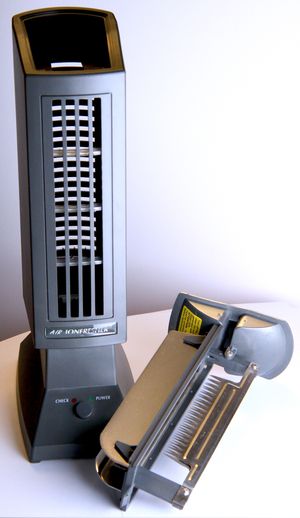 공기청정기에 부착된 이온 발생기