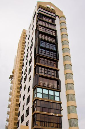 애쉬퍼드 애비뉴(Ashford Avenue)에 있는 고층 건물들, 엘 콘다도(El Condado).