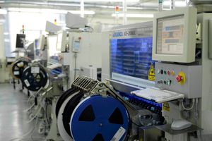 피크 앤 플레이스 장비를 이용한 조립 라인