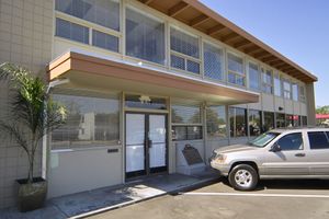 팰러앨토 844 찰스턴가에 세워진 건물. 여기서 처음으로 상업적으로 실용적인 집적회로를 발명하였다.