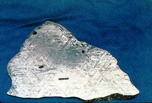 철 운석은 대부분 니켈-철 합금으로 구성되어 있다. 이러한 운석에서 채취한 금속은 운석철로 알려져 있으며, 인류가 사용할 수 있었던 가장 초기의 철 원료 중 하나였다.