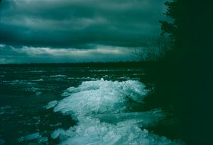 퀘벡주(Quebec, Canada) 오텔누크 호수의 섬유상 얼음