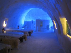 핀란드 케미의 눈성에 있는 얼음 호텔의 식당