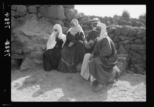 1938년 사진. 전통 의상을 입은 자발 드루즈(하우란) 카나와트의 드루즈 사람들