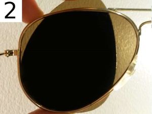 두 개의 선글라스를 서로 수직으로 겹쳐서 보면 선글라스가 편광 선글라스인지 아닌지 확인할 수 있다. 두 선글라스 모두 편광 선글라스라면 모든 빛이 차단된다.