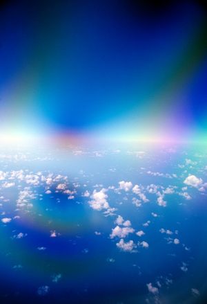 비행기 플라스틱 창을 통한 원형 편파, 1989