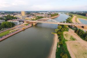 아른험(Arnhem)의 네덜란드 라인강(Nederrijn)