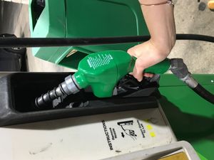 석유 기반 연료 취급은 주요 VOC 배출원이다.