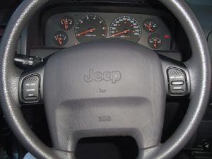 2000년형 Jeep 그랜드 체로키 스티어링 휠의 크루즈 컨트롤
