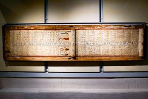 아시우트 출토, 중왕조 12왕조 중반의 이디의 고대 이집트 관