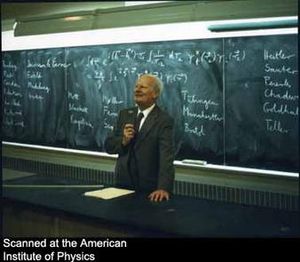 1978년 달하우지 대학교에서 강의하는 한스 베테