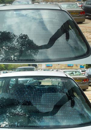 편광 렌즈를 통해 촬영했을 때 나타나는 서로 다른 반사 특성과 유리 응력의 변화