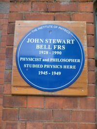 존 벨을 기리는 벨파스트 퀸즈대학교의 푸른 명판
