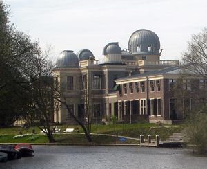 1860년 라이덴 천문대(Leiden Observatory), 복원 후 (2013년)