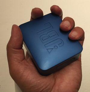 2010년대 후반에 제작된 휴대용 방수 JBL 블루투스 스피커(재충전식 배터리 포함)