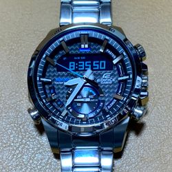 블루투스 기술을 이용하여 스마트폰과 연결되는 손목시계